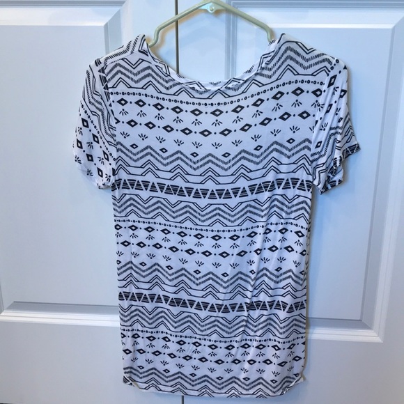 Mudd Aztec Pattern Top - Picture 2 of 2